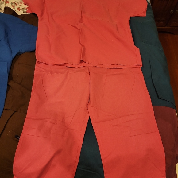 Scrubs a variety some mediums, large and xl - Picture 16 of 16